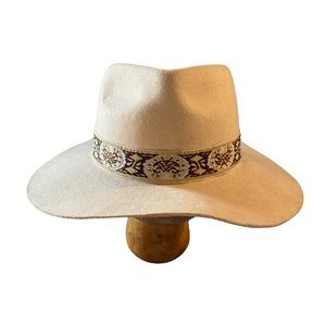 Lack of Color 100% Australian Wool Used Condition Stain and Smudges Size S